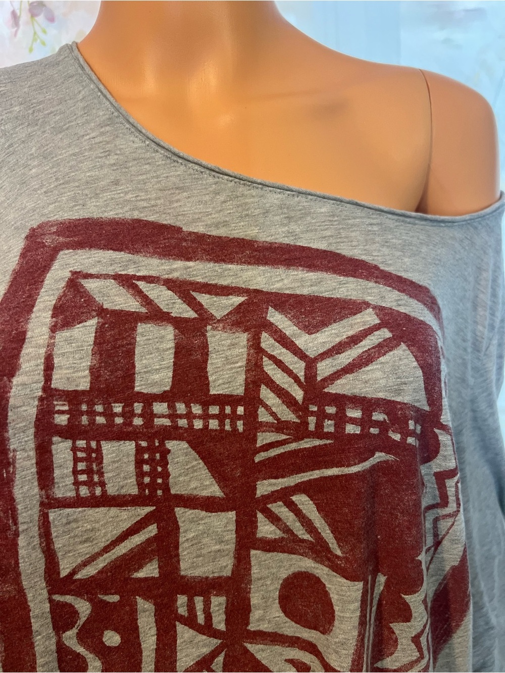 Lucky Brand Gray Off-Shoulder Long-Sleeve Top with Burgundy Graphic - Picture 3 of 5